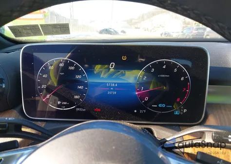 2022 Mercedes-Benz C 300 4Matic z USA, uszkodzony, nr VIN W1KAF4HB1NR034005